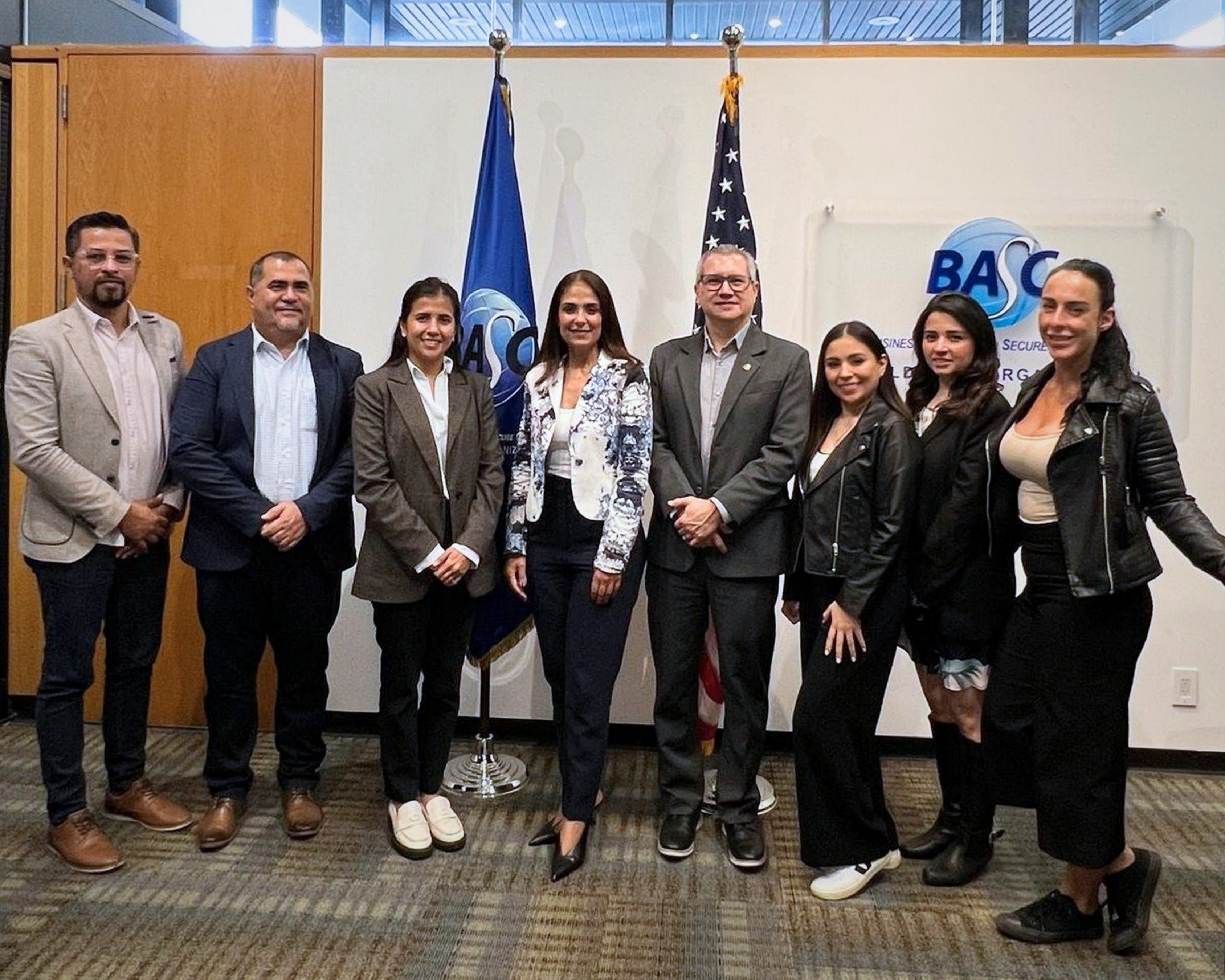 From left to right: Henry Ramírez, Commercial Manager at Voll Code; Byron Ardón, General Manager at CODECOMINTER; Natalia Samayoa, Trade Counselor of the Consulate General of Guatemala in Miami; Suzanne Lemaitre, Executive Director of WBO; Luis Renella, Director of Operations at WBO; Elsi Bremer, Business Manager of SG Consultores; Grecia Ramírez, Coordinator of the Integrated Export Services Commission of AGEXPORT; and Mariana Ceilia Faria, Country Manager of Southcross Logistics.