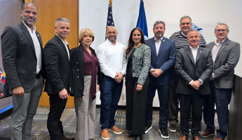 De izquierda a derecha: Omar Castellanos, Erik Moncayo, Giomar González, Oscar Andrade, Suzanne Lemaitre, Fabricio Muñoz, Jorge Wellmann, Luis Bernardo Benjumea, y Luis Renella.